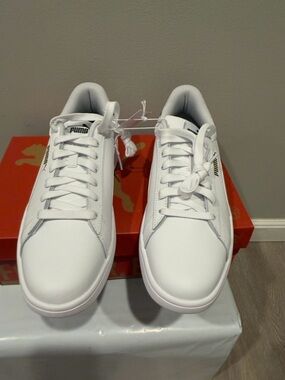 Puma Men’s White Sneakers with Olive Heel and Gold Logo